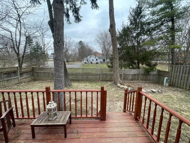 Building Photo - 3533 Frederick Dr