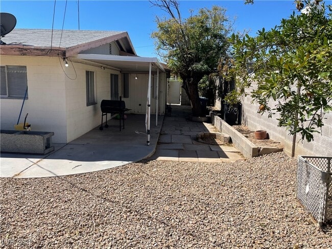 Building Photo - 2198 Capistrano Ave