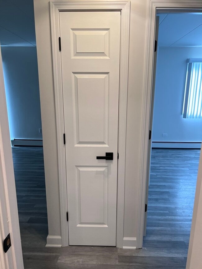 Building Photo - 10611 Parkside Ave