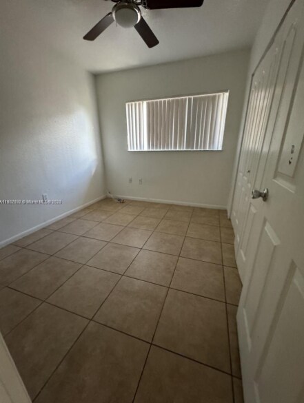 Building Photo - 915 SE 13th Rd