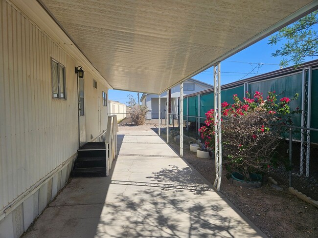 Building Photo - CUTE 2 Bed/2 Bath Mobile on 2 lots in Cent...