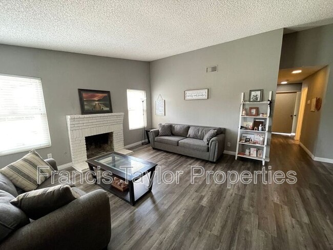 Building Photo - 2422 Teaberry Glen