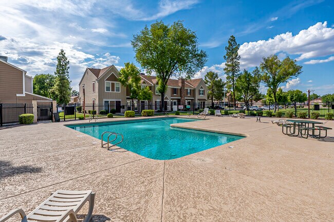 Building Photo - 18604 N 33rd Dr