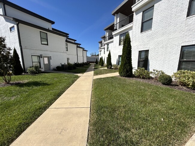 Building Photo - 3BD 2.5 BA DANSBY DR CONDO AVAILABLE FOR RENT NOW