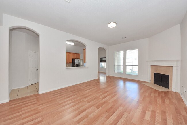 Building Photo - 8719 Sailing Dr