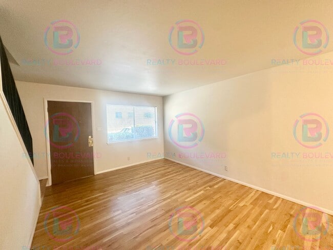 Building Photo - Delightful One-Bedroom + Office Near Idlewild Park