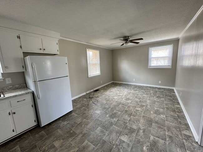 Building Photo - 3 Bedroom Home For Rent Over The River!