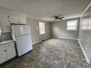 Building Photo - 3 Bedroom Home For Rent Over The River!