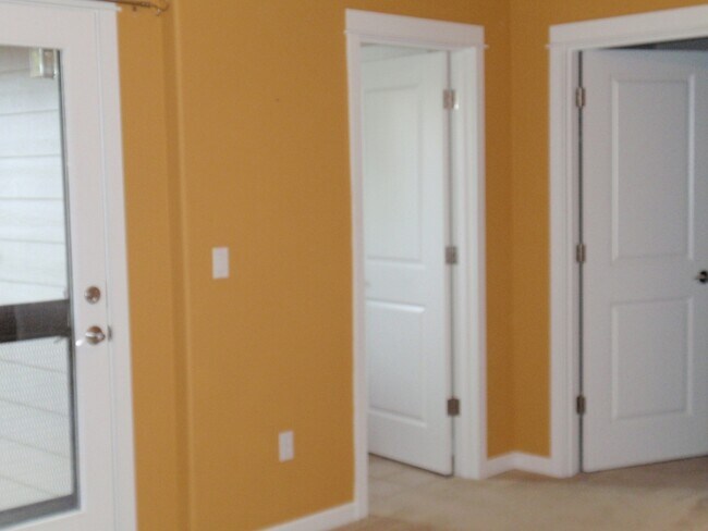 Building Photo - Two Story Home in the Riverstone Community