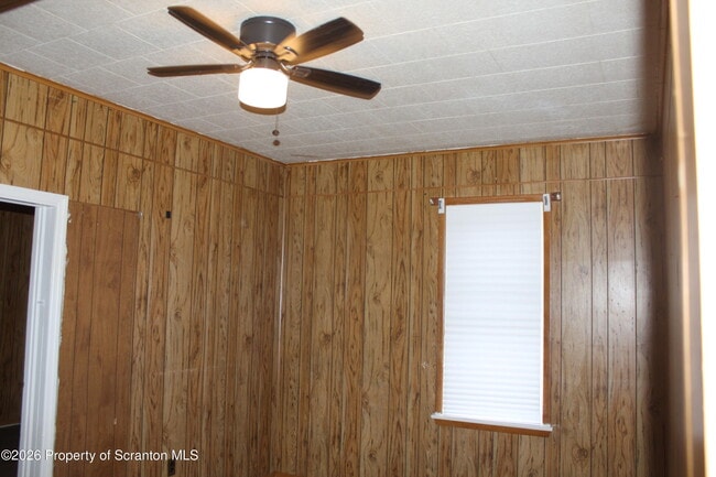 Building Photo - 715 Moosic St