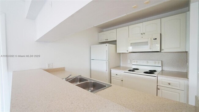 Building Photo - 8100 Geneva Ct