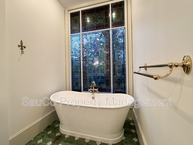 Building Photo - 1980 SW Terrace Dr