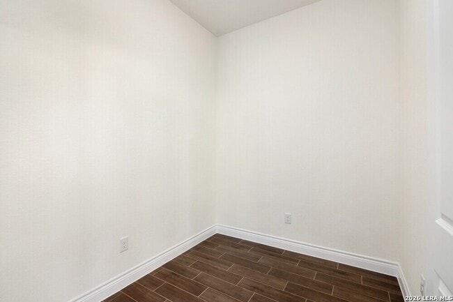 Building Photo - 406 Park Cir