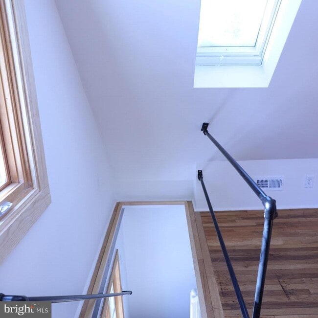 Building Photo - 2598 River Rd