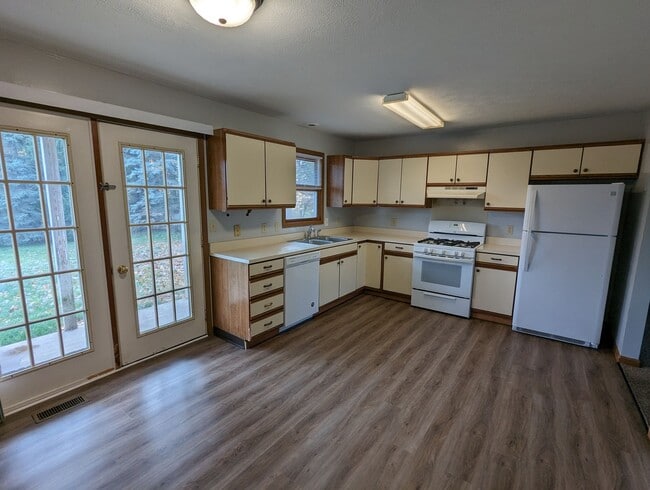 Building Photo - 814 Antler Dr