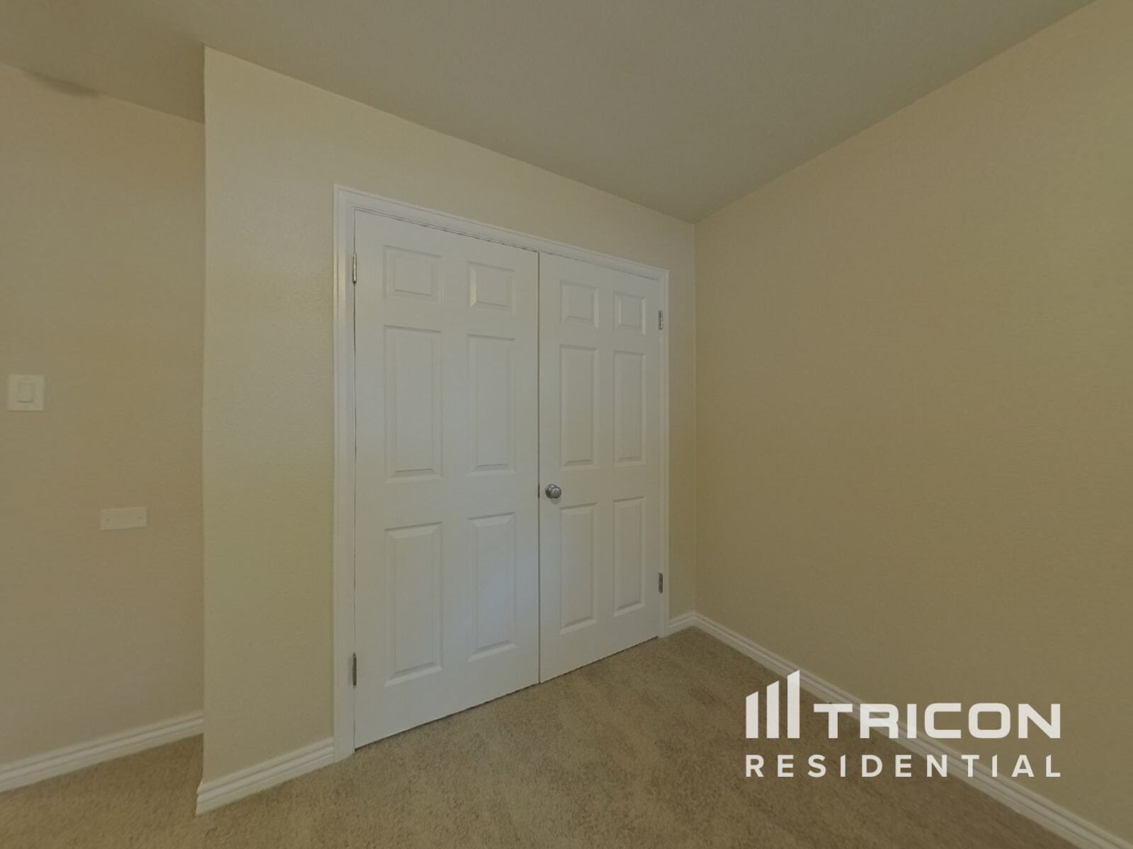 Building Photo - 2337 S Elm Dr