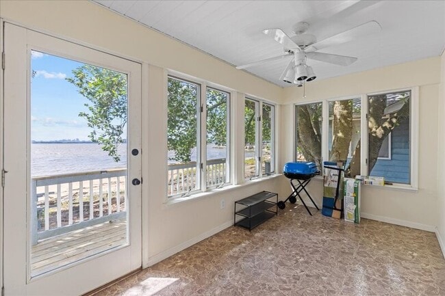 Building Photo - 309 S River Walk