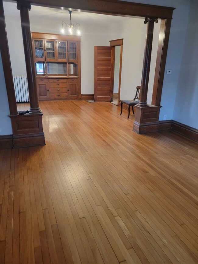 Building Photo - Huge house! Prime Location!! Available 6/1/24