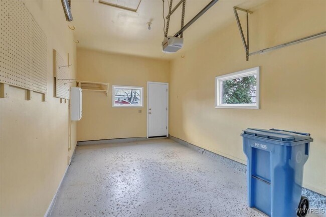 Building Photo - 116 Segsbury Rd