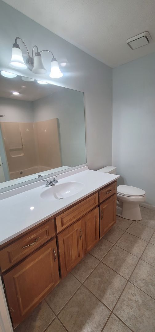 Building Photo - 798 Omega Dr