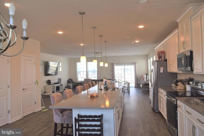 Building Photo - 6947 Stoddert Ln