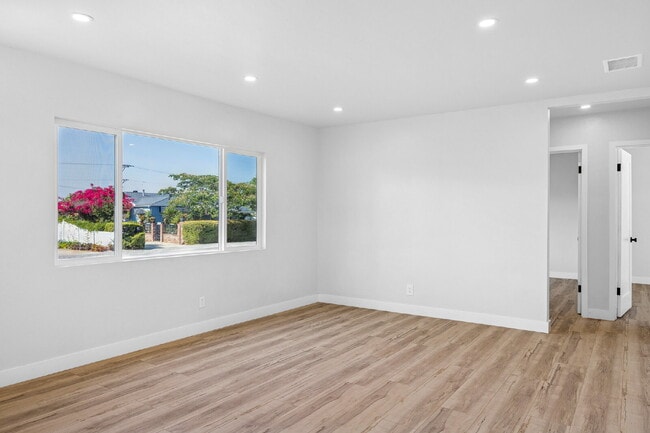 Building Photo - ***OPEN HOUSE - Friday 8/29 - 4-6pm***