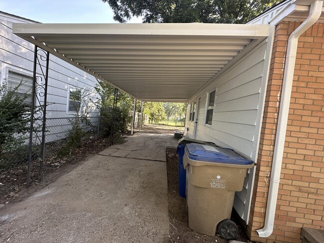 Building Photo - 6254 Independence St