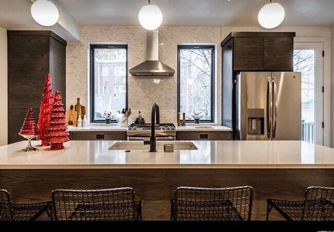 Primary Photo - 327 S 700 E