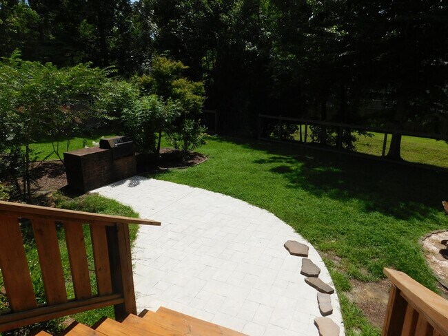 Building Photo - 300 Taliaferro Ln