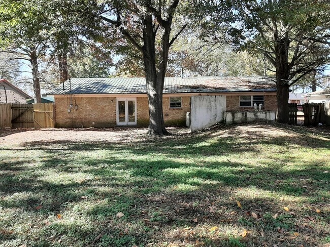 Building Photo - 205 Jim Denton