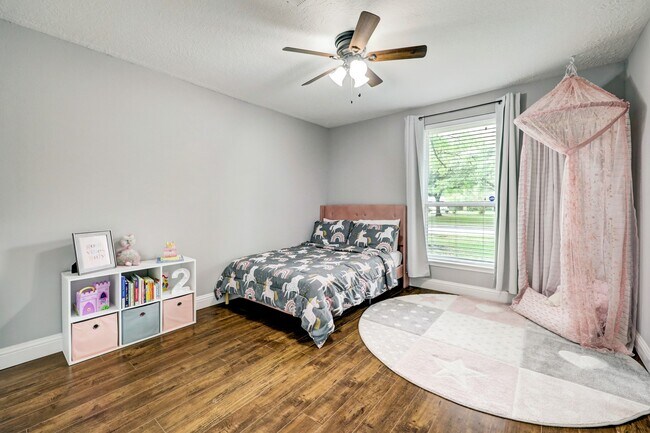 Building Photo - 10903 Hillcroft St