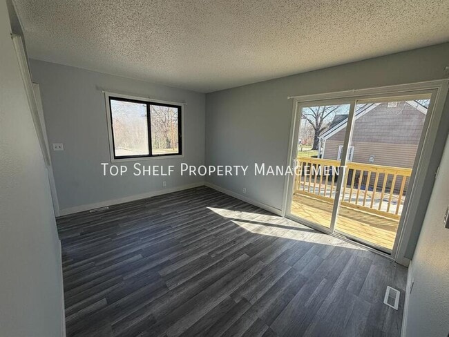 Building Photo - 1627 E Glenwood Dr