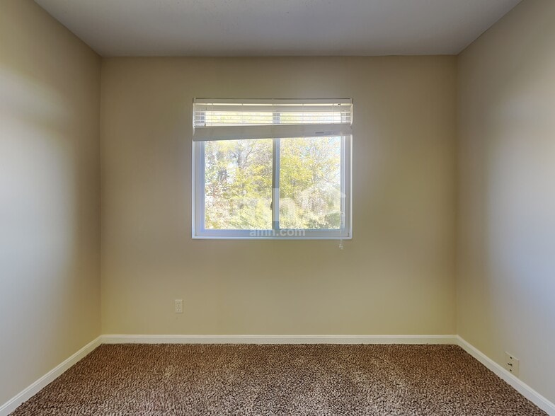 Building Photo - 688 Berlander Dr