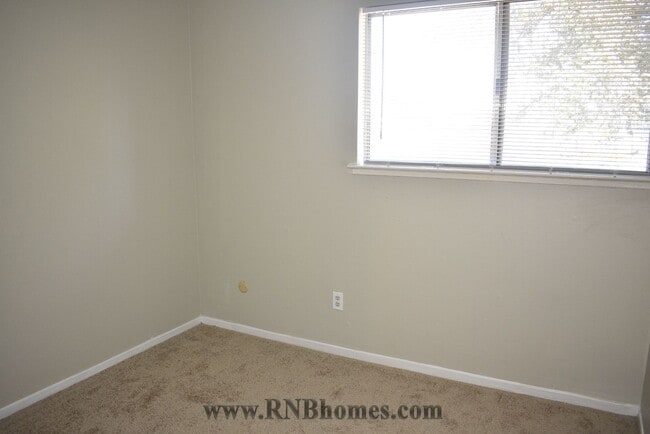Building Photo - 5237 Manzanita Ave