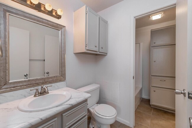 Building Photo - February Move In Available!  Cute 3 Bed, 1...