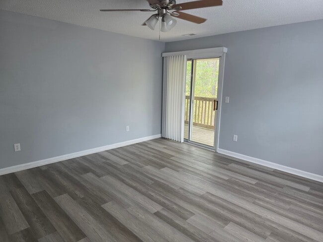 Building Photo - 2 Bedroom 1 Bath Upstairs Unit