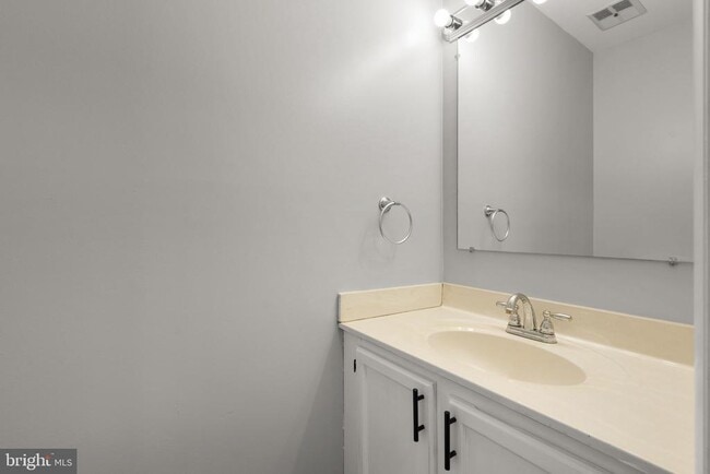 Building Photo - 19264 Wheatfield Terrace