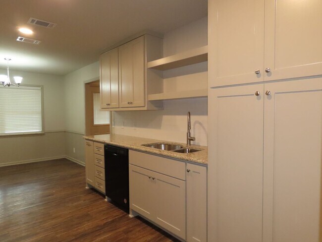 Building Photo - Updated 5 bedroom, 3 bathroom home in Tyle...