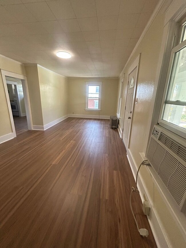 Building Photo - Charming 3-Bed, 1-Bath Home on Gill Street...