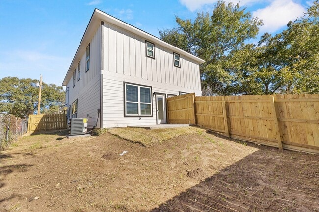 Building Photo - 1504 Clay St