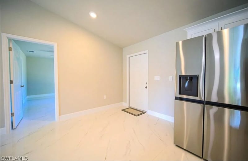 Building Photo - 721 Knox Ave S