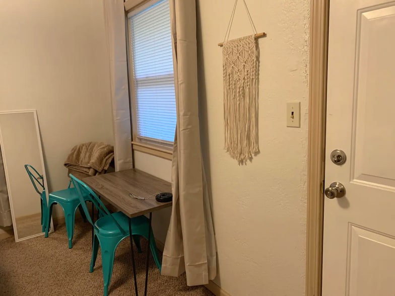 Building Photo - 2021 S Harris Ave