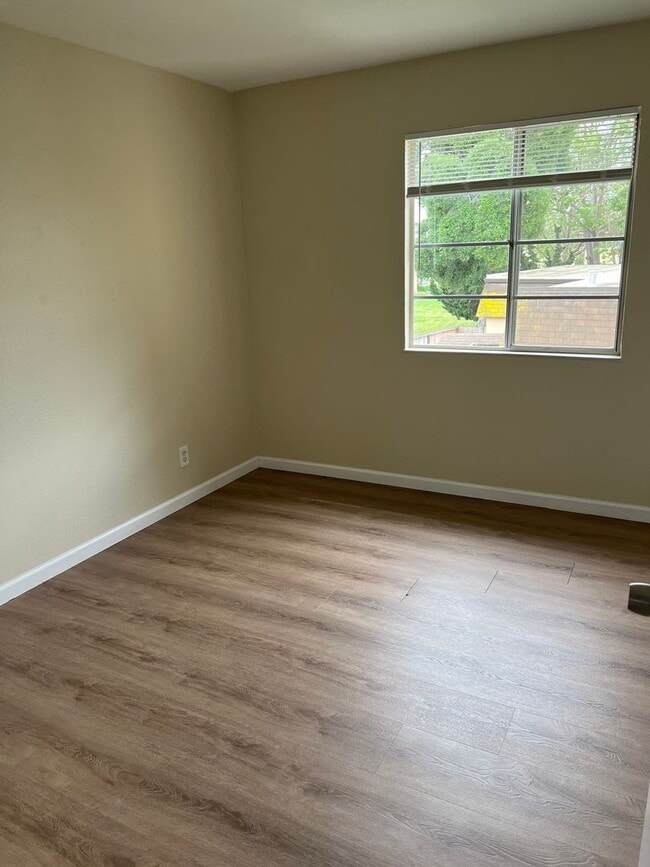 Building Photo - Beautiful 3Bd/1.5Ba Townhouse in a Highly Desirable Hayward Neighborhood!