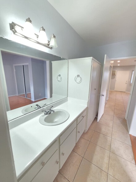 Building Photo - 4660 Kester Ave