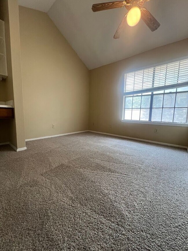 Building Photo - WEST CAMPUS - 2 BEDROOM - 2 BATHROOM  - AUGUST 2026 MOVE IN