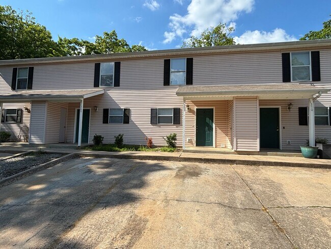 Primary Photo - 1366 E Sequoyah Ct