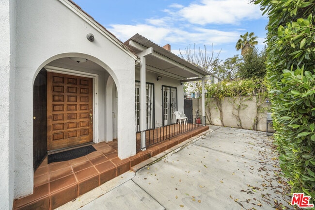 Building Photo - 369 S Virgil Ave