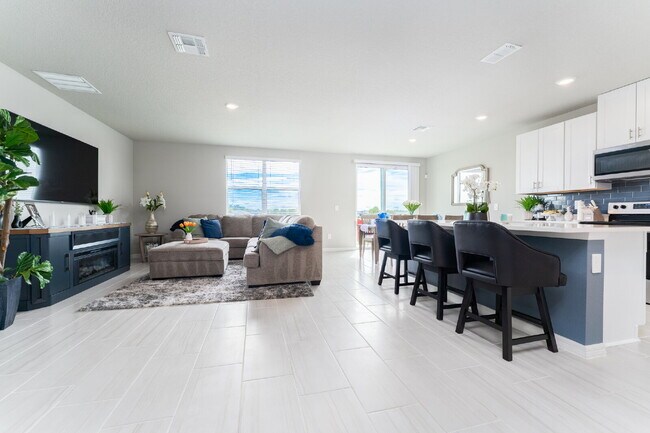 Building Photo - Spacious & Beautifully designed 4 Bedroom/...