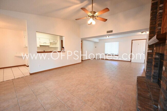 Building Photo - Ranch Style Home in Niceville