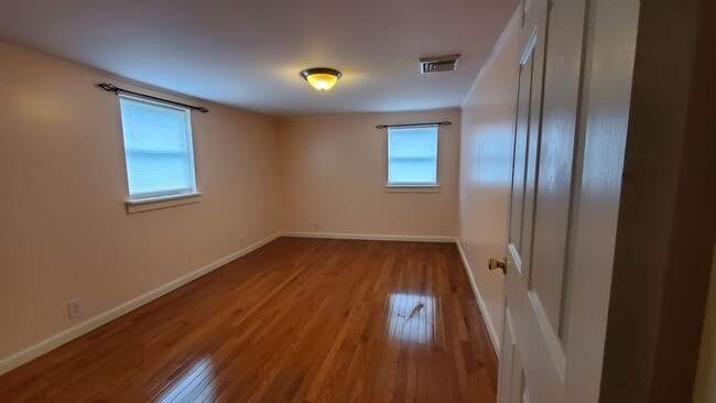 Building Photo - 4 Bedroom House for Rent